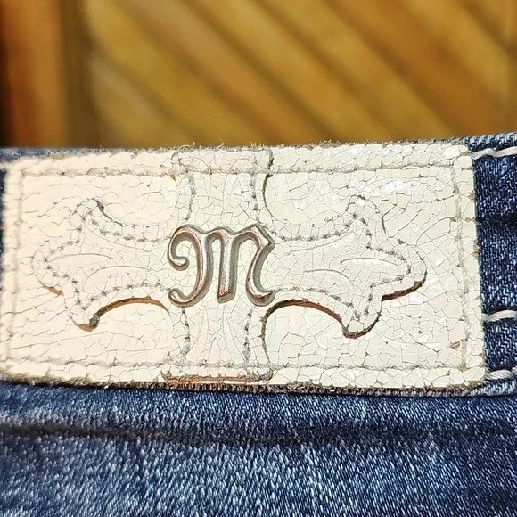 Miss Me Embellished Denim Shorts - Picture 4 of 7